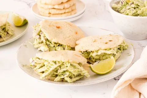 Sandwich photograph for Arepa reina pepiada