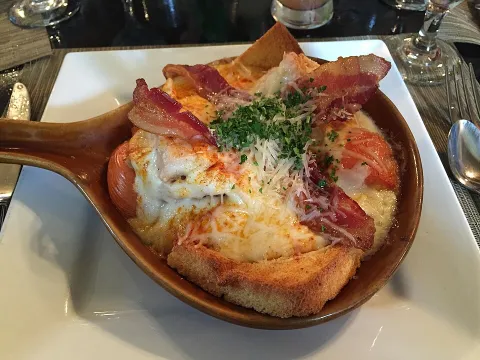 Sandwich photograph for Kentucky hot brown